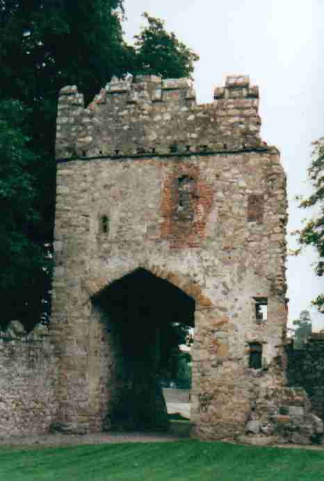 MonkCastle2.jpg (20147 bytes)